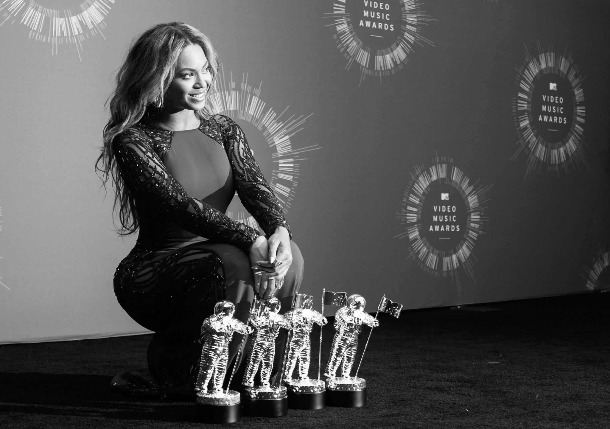 Beyonce Releases Behind The Scenes Footage From Her 2014 MTV VMA ...